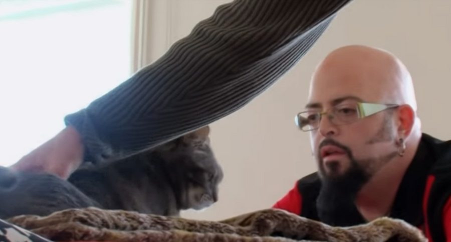 Jackson Galaxy and cat